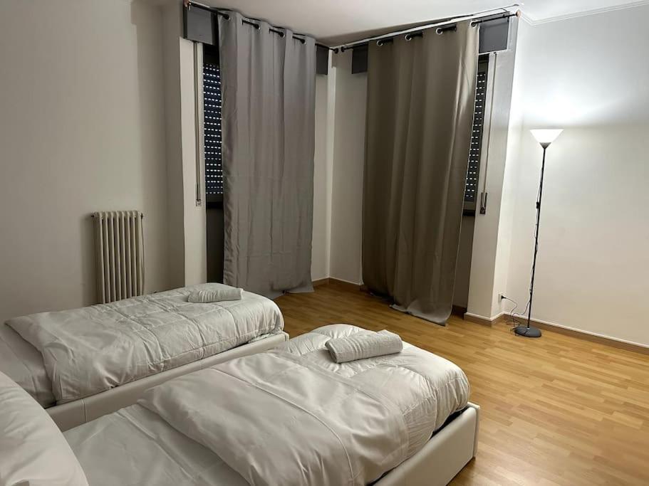 Leone D'Oro - Full Apartment Mestre Bagian luar foto