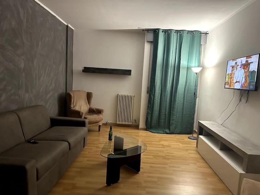 Leone D'Oro - Full Apartment Mestre Bagian luar foto