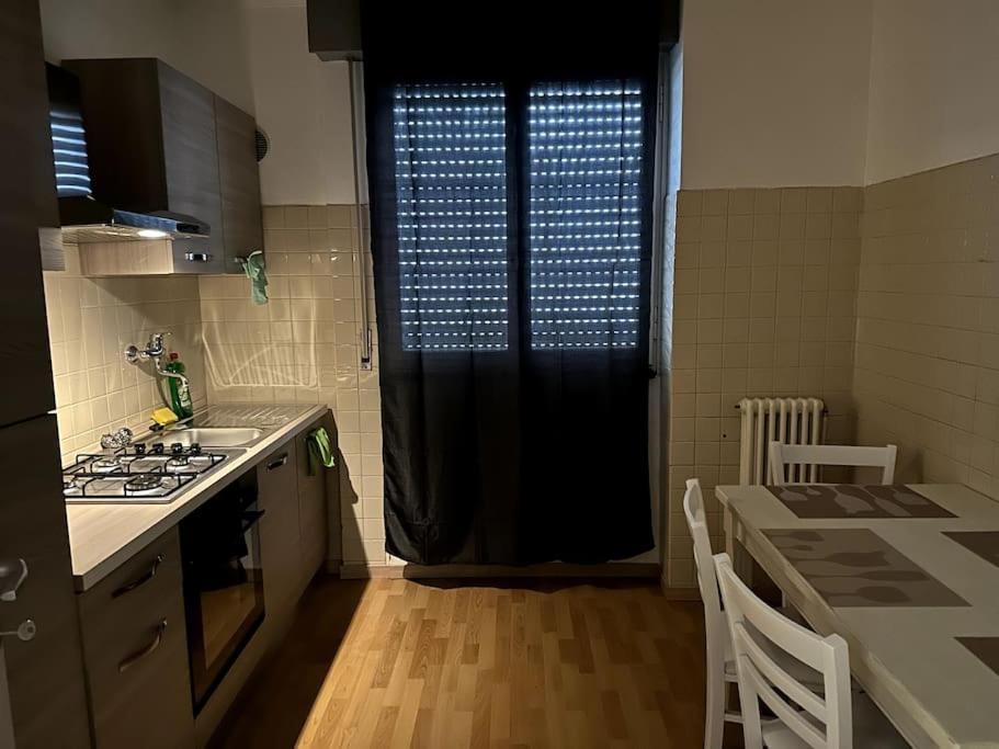Leone D'Oro - Full Apartment Mestre Bagian luar foto